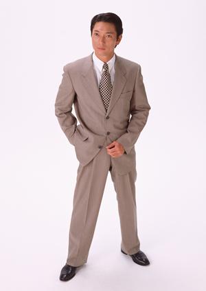 予約を入れてから事務所を訪れる